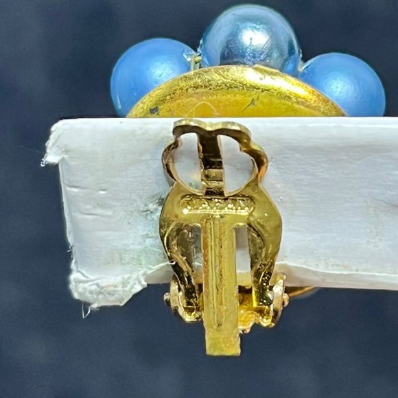 Vintage Gold Tone Faux Blue Pearl Cluster Clip On Earrings Japan (3539) - Picture 5 of 7